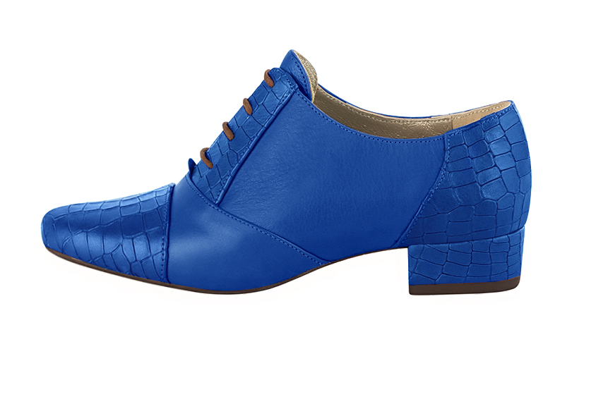 Electric blue women's essential lace-up shoes. Round toe. Low block heels. Profile view - Florence KOOIJMAN